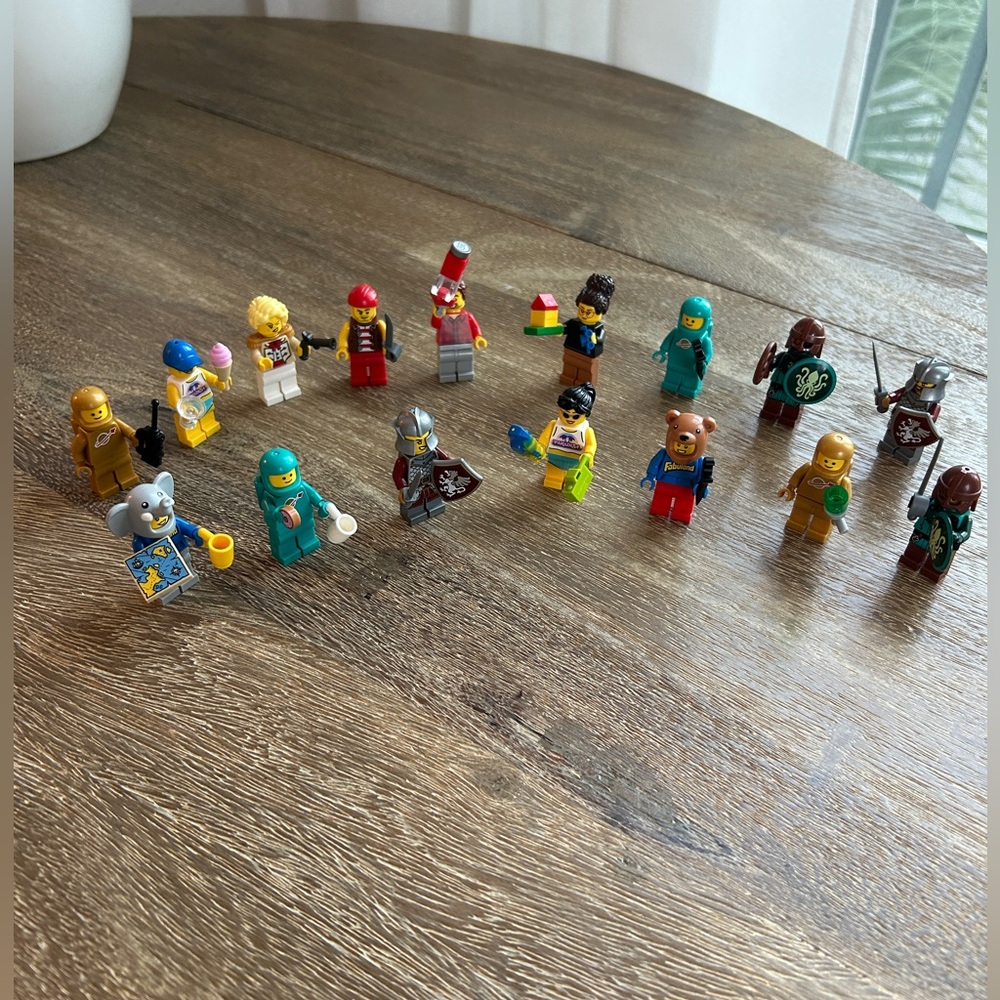 LEGO Minifigures Set of 16 - Picture 7 of 7